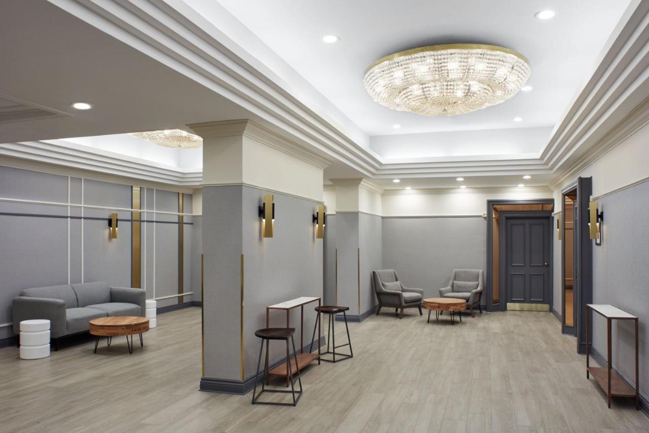 Delta Hotels by Marriott London Armouries Buitenkant foto