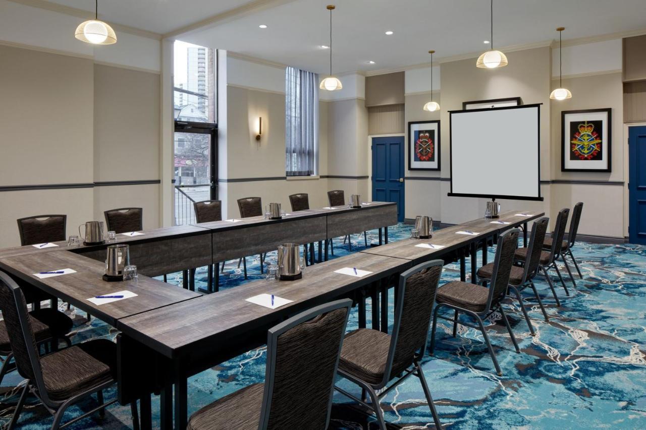 Delta Hotels by Marriott London Armouries Buitenkant foto