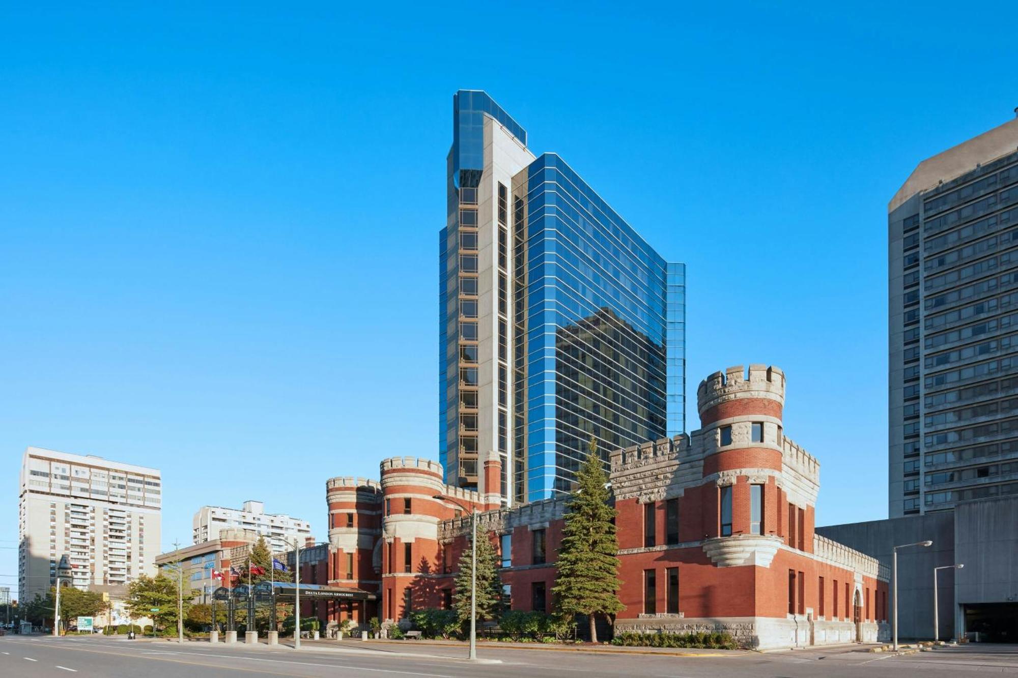 Delta Hotels by Marriott London Armouries Buitenkant foto