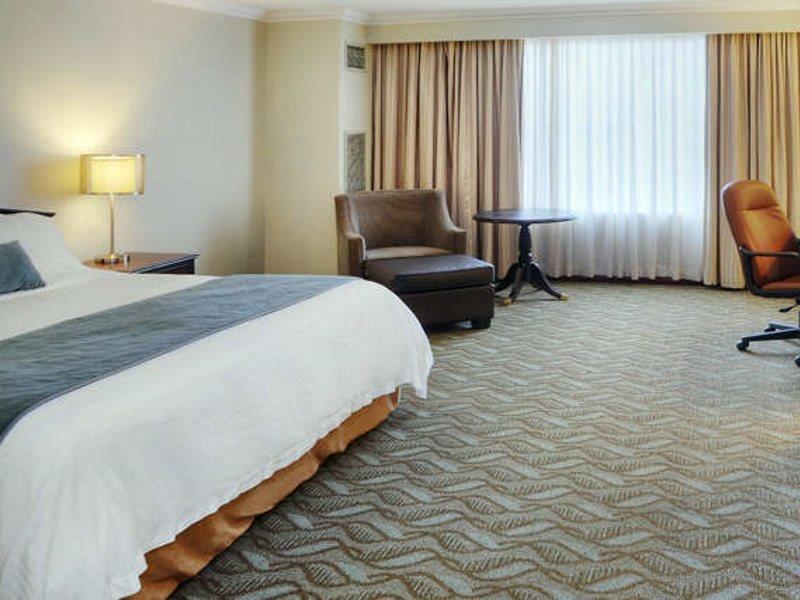 Delta Hotels by Marriott London Armouries Buitenkant foto